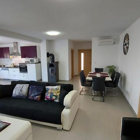 Apartments Bora Liznjan Bagian luar foto