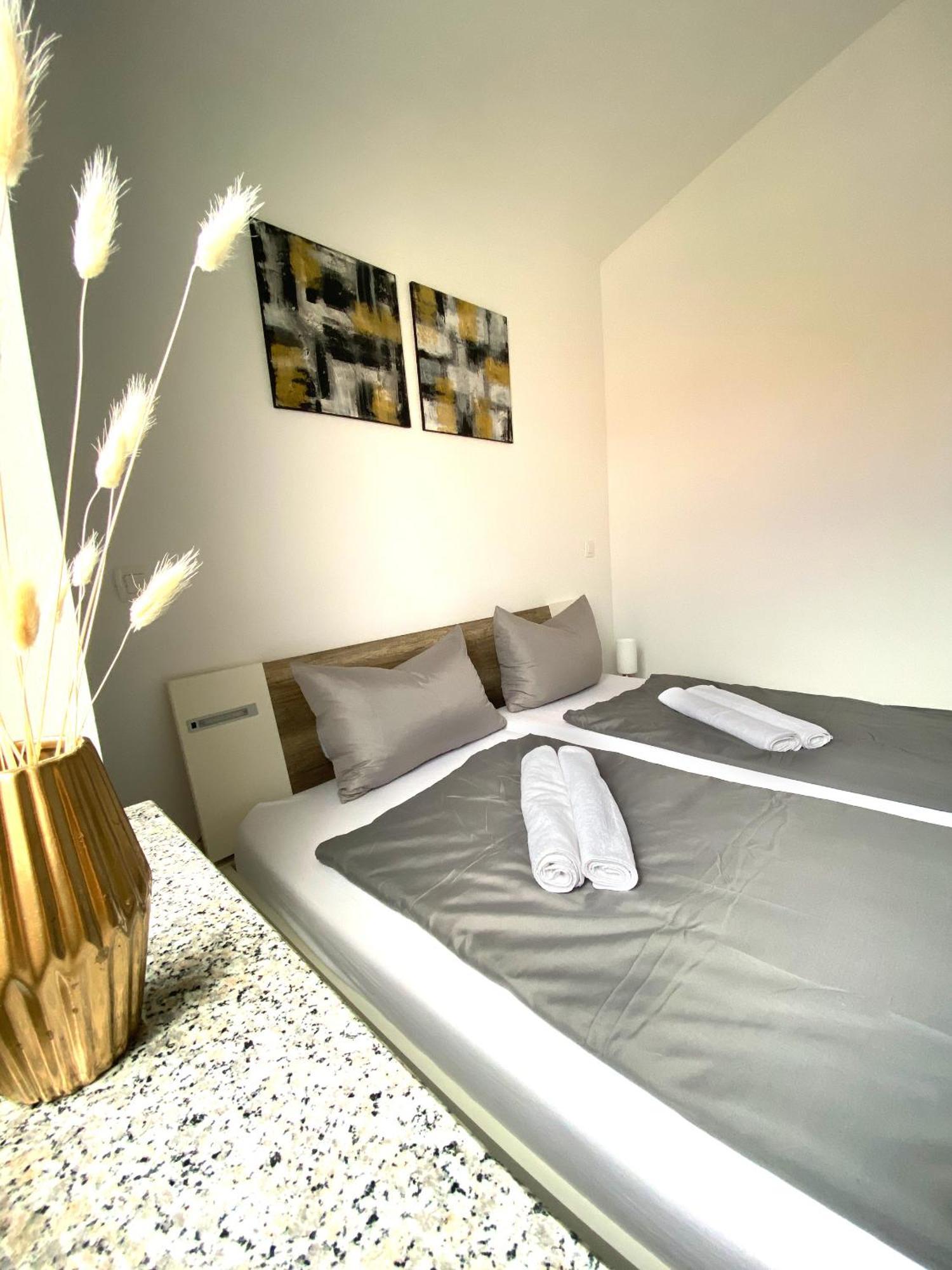 Apartments Bora Liznjan Bagian luar foto