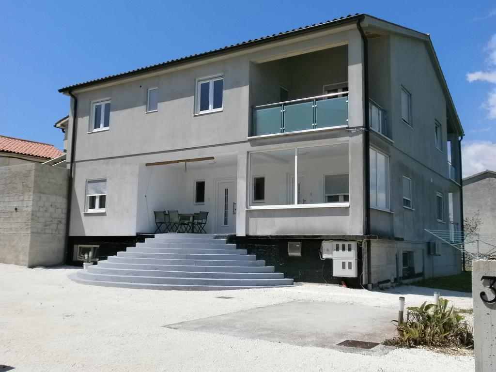 Apartments Bora Liznjan Bagian luar foto