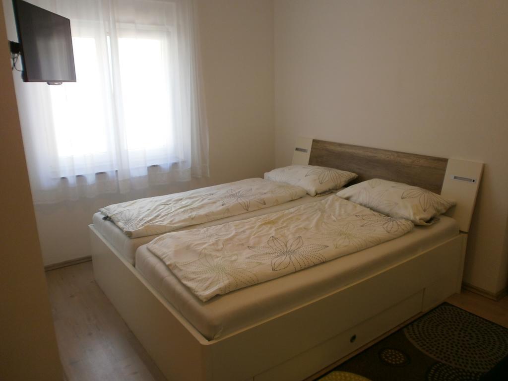 Apartments Bora Liznjan Bagian luar foto